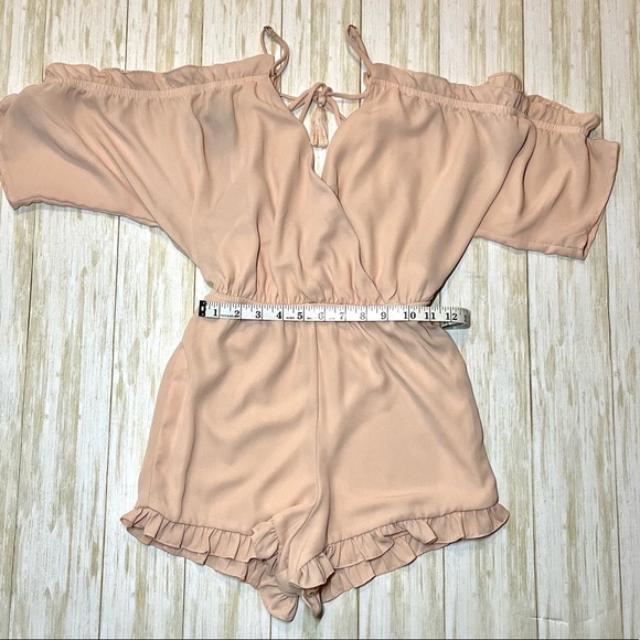 Gianna Bini Women’s Cold Shoulder V-neck Open Back Peach Ruffle Romper XS - Picture 5 of 8
